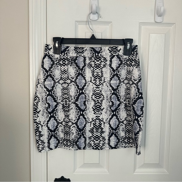 Snakeskin Print Mini Skirt - Picture 5 of 8